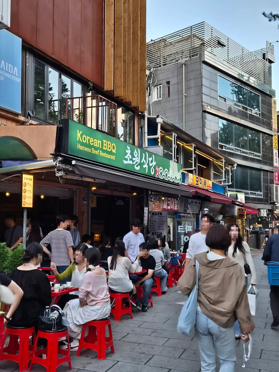 초원식당 앞에 늘어선 웨이팅 줄