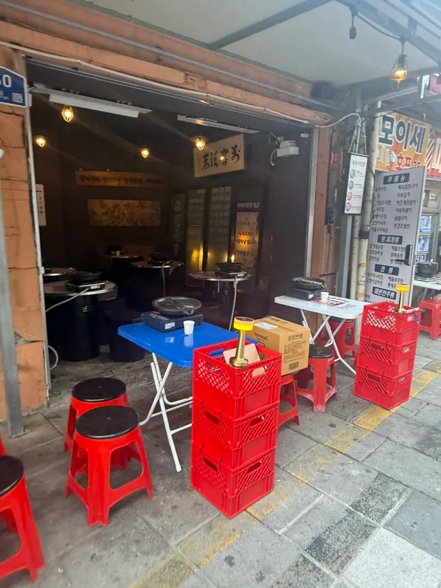 Chowon Restaurant's outdoor tables set beside the stone wall