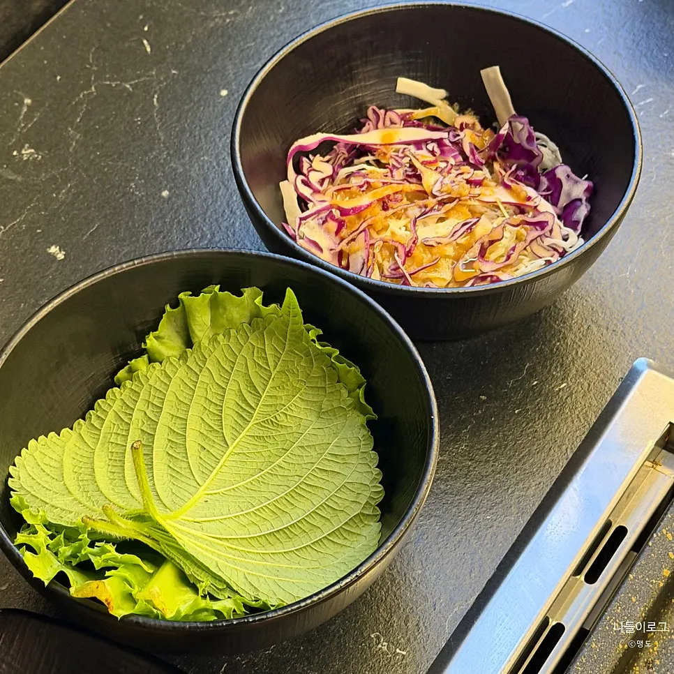 Plate of lettuce and perilla leaves for wraps