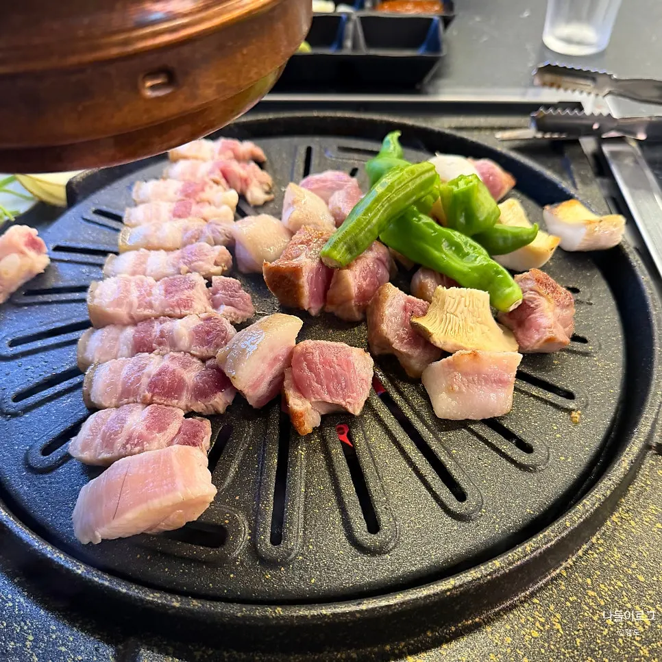 Raw Jirisan black pork five-layer belly