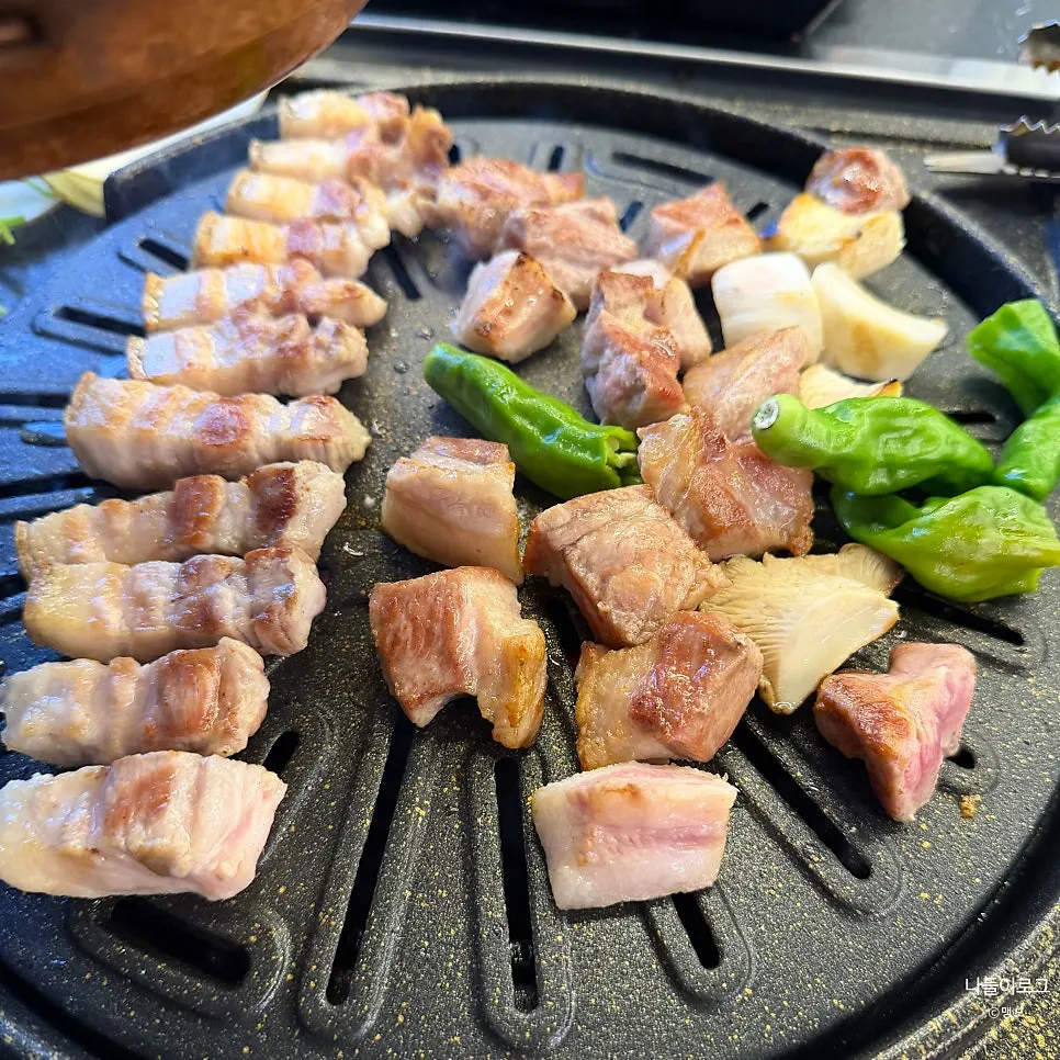 Raw Jirisan black pork neck meat