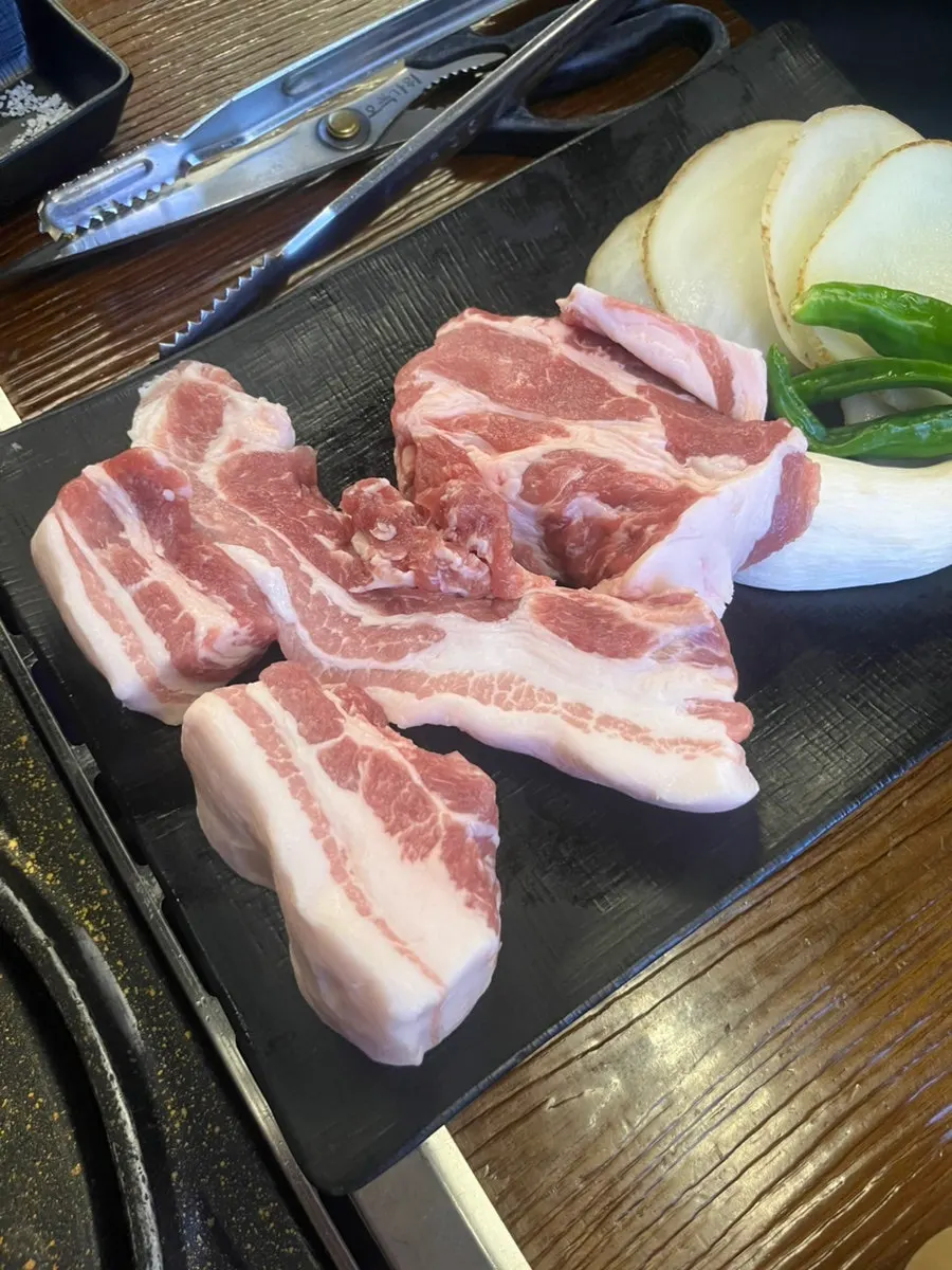 Raw cham samgyeopsal and pork neck at Cham Dwaejitgan Jongno Main Branch