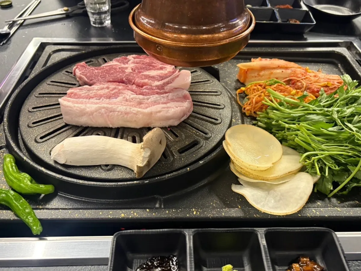 Boseong nokdon pork belly and flower pork collar grilling on the pan