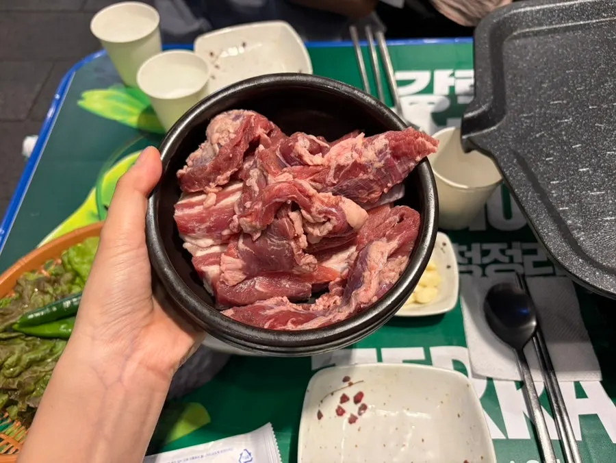 추가 반찬을 이용하는 셀프바 안내