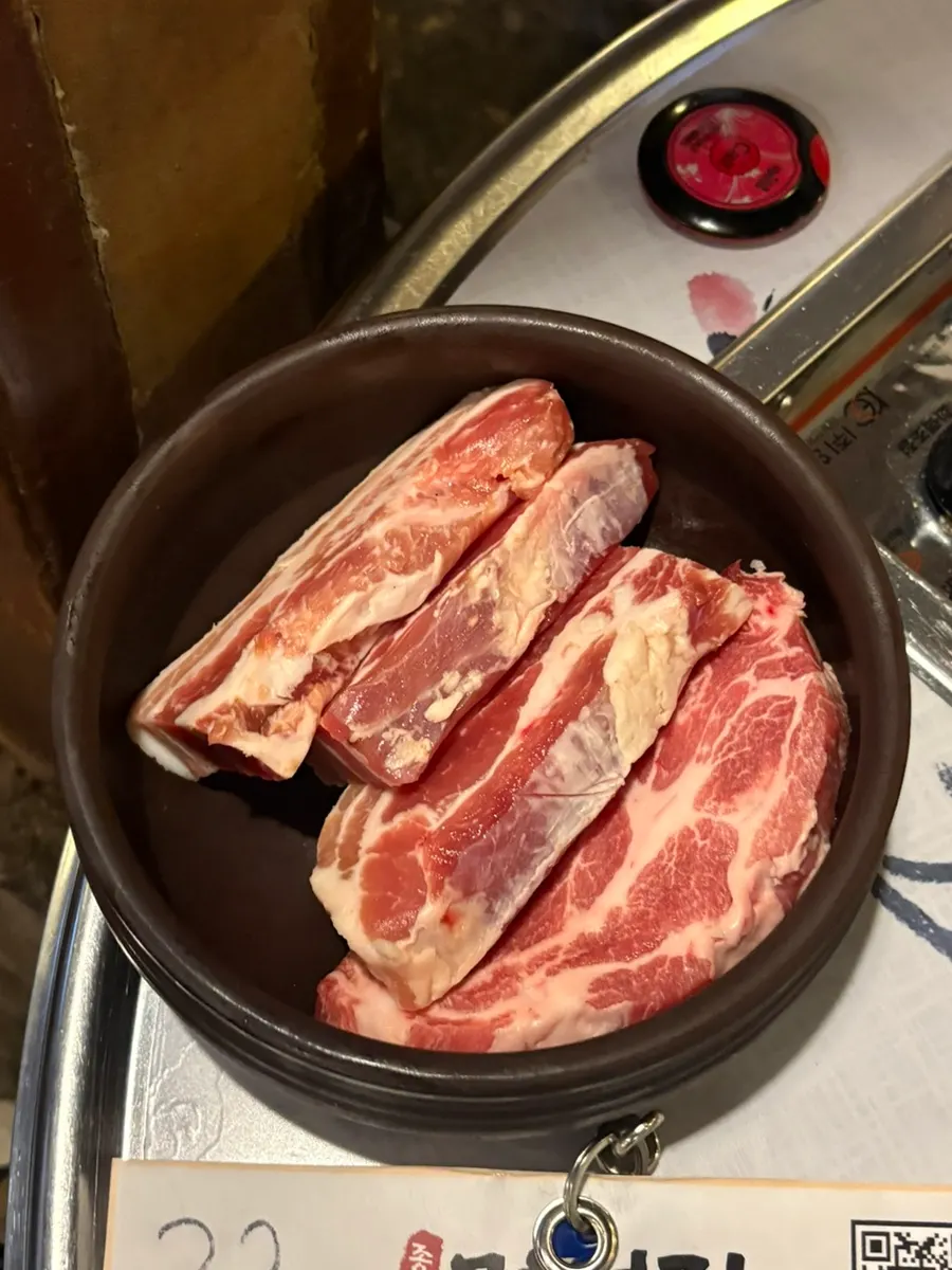 삼겹살 2인분과 꽃목살 1인분 멍석세트