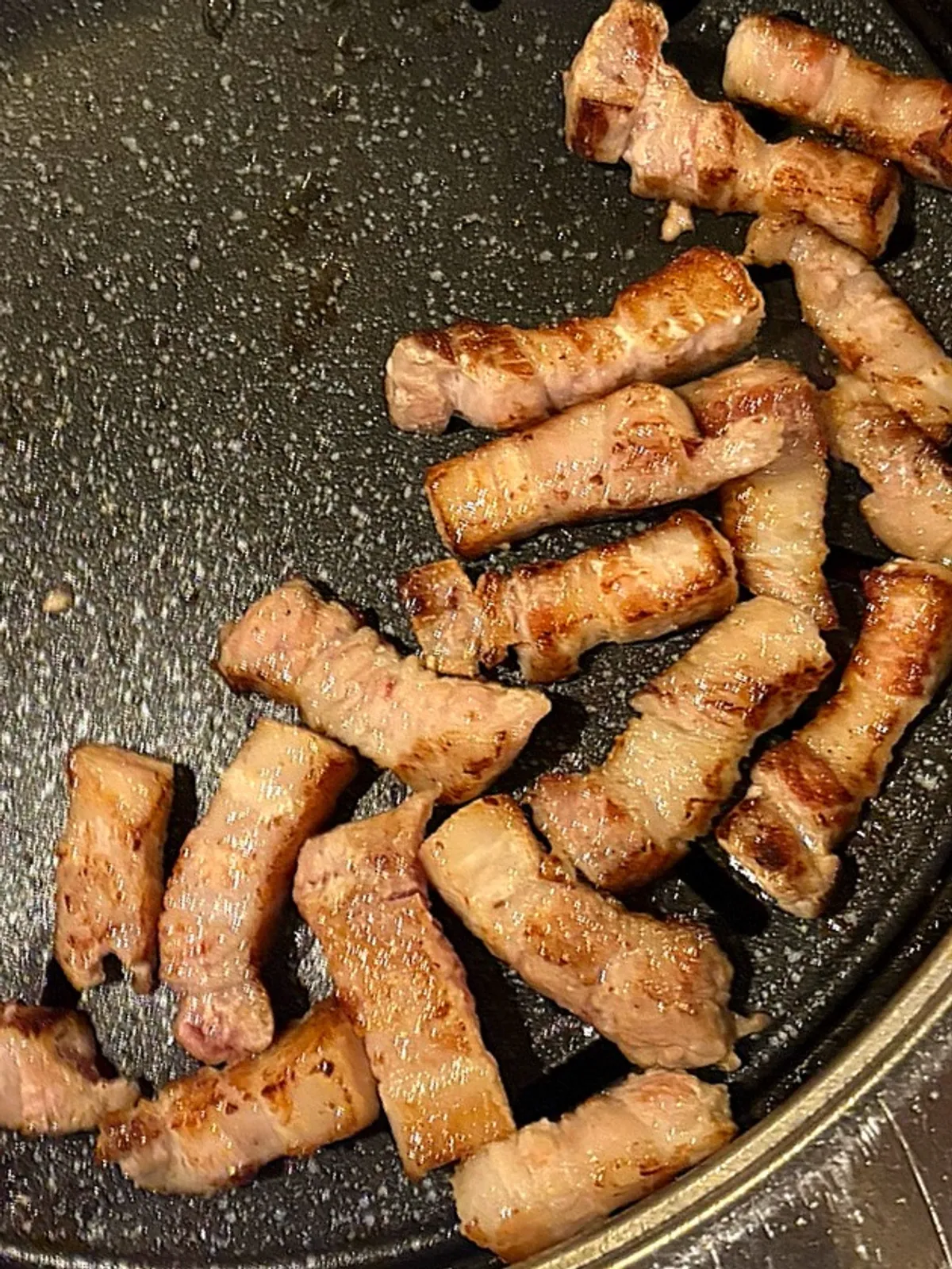 지방과 살코기 비율 좋은 생삼겹살