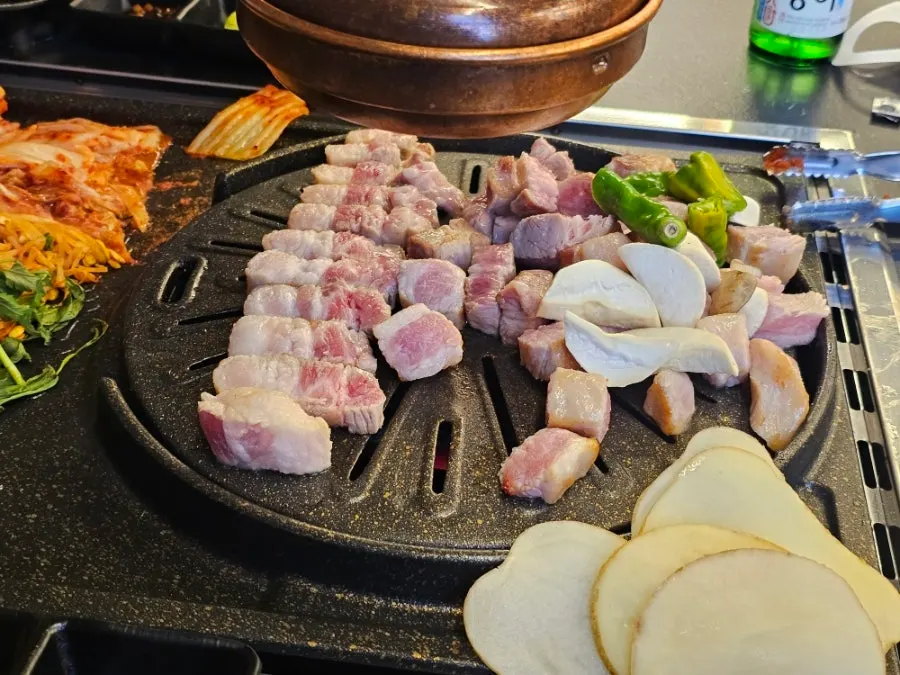 직원이 구워주는 삼겹살과 목살