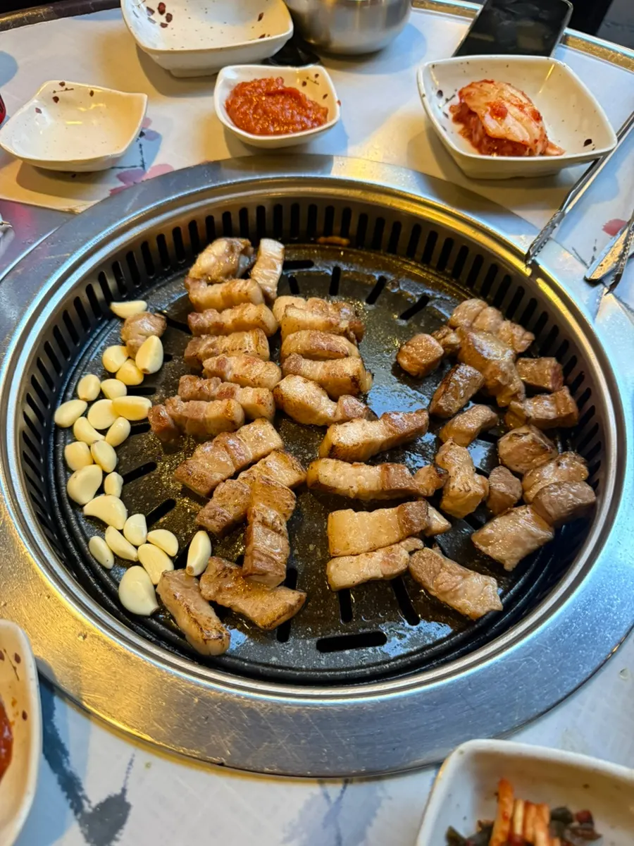 Fully grilled meat with garlic added late