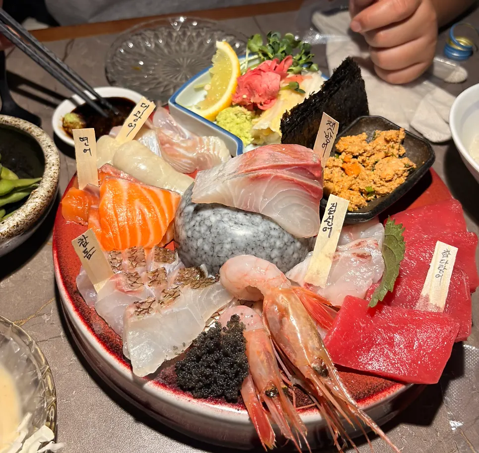 Close-up of the salt-grilled shrimp cooking
