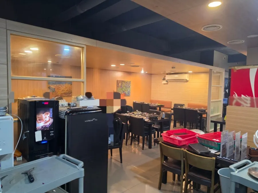 View of the 1st floor dining hall at Simin Sikdang Main Branch
