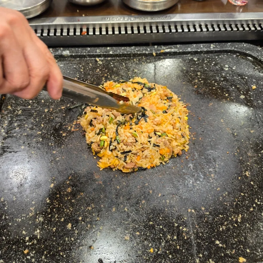 Cheese stretching from the wagyu gujeolpan cheese fried rice