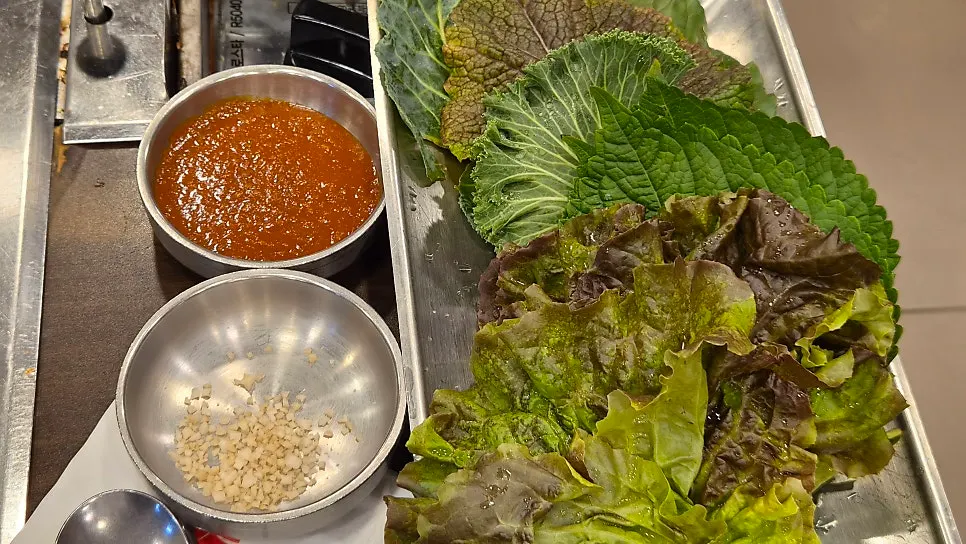 Basic side dishes including seasoned skate and scallion shreds
