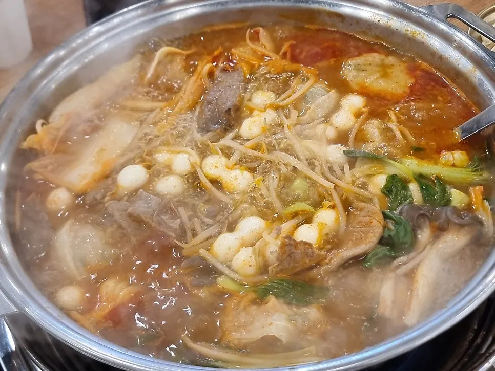 투명하게 익어가는 만두피
