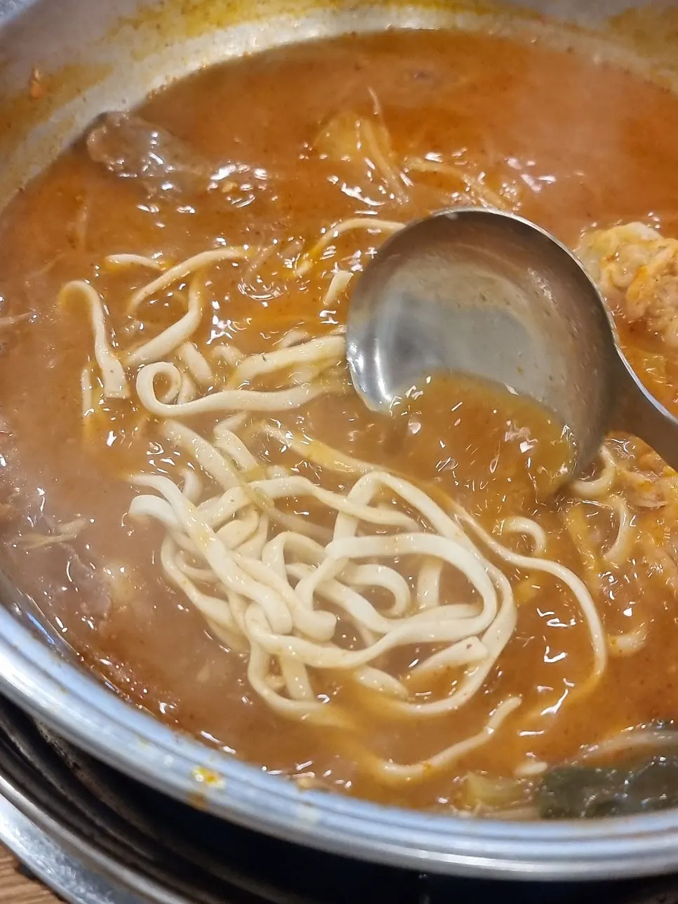 쫀득한 조랭이떡을 넣은 전골