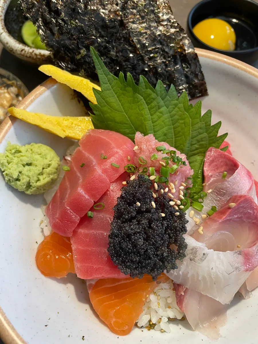 Special kaisendon topped with seasonal fish and fatty tuna belly
