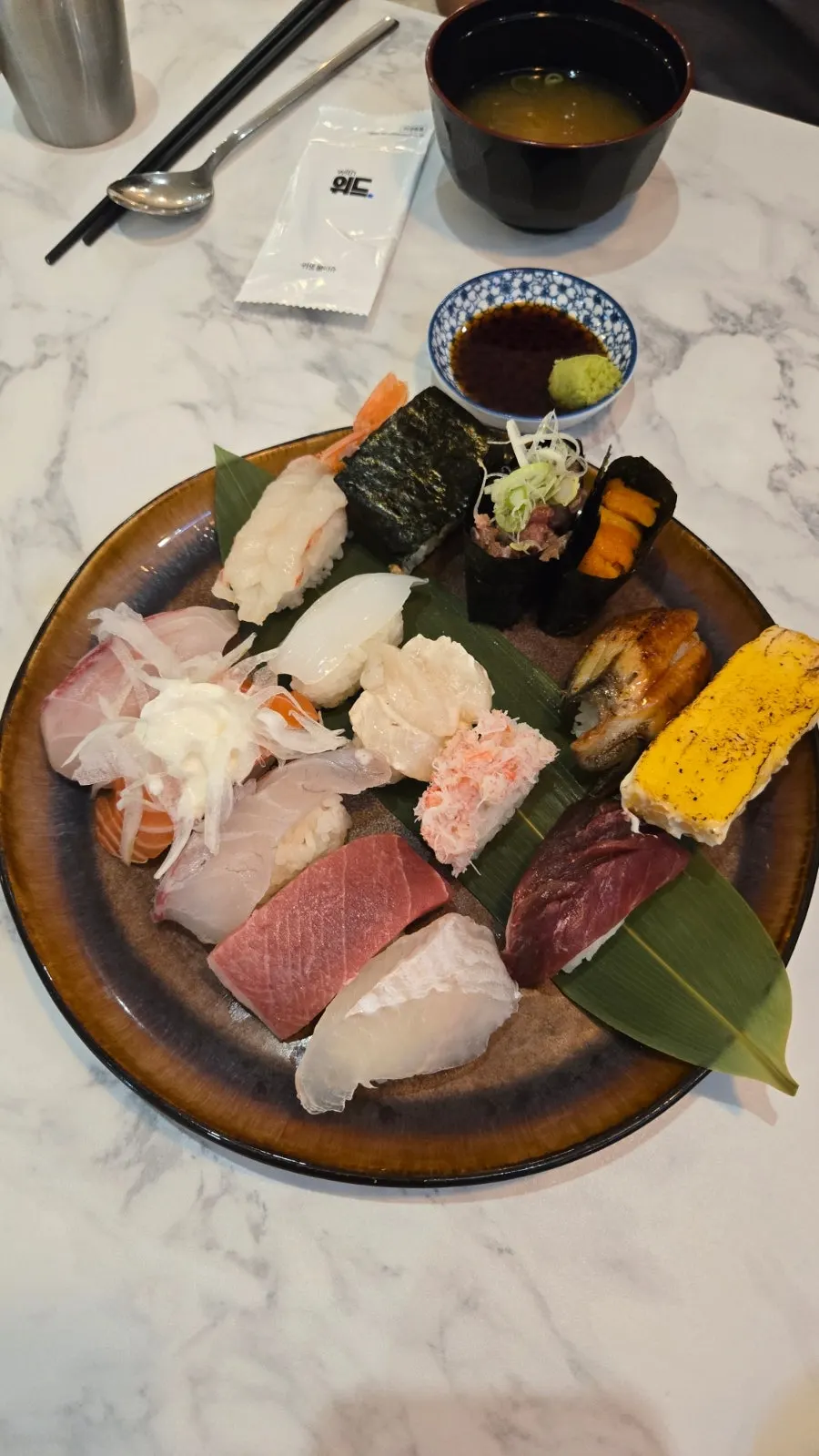 A plate of the 15-piece premium sushi set