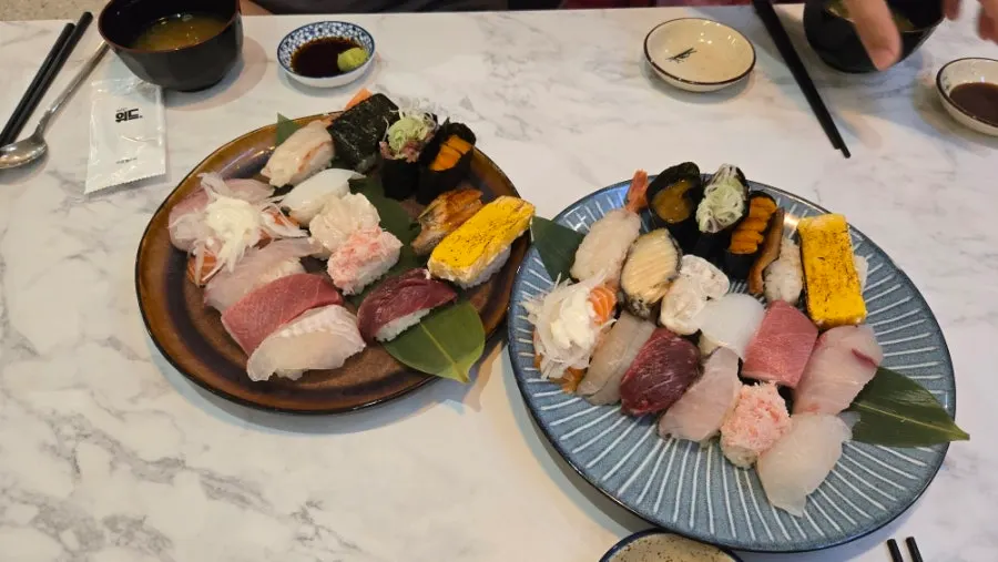 The 16-piece top-grade sushi set arrangement