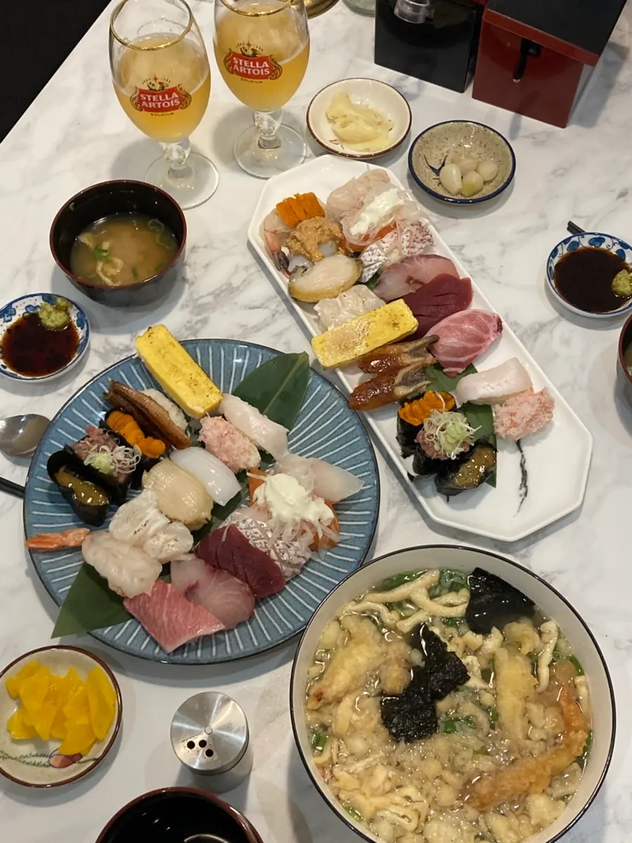 예쁜 잔에 따라둔 맥주 한 잔