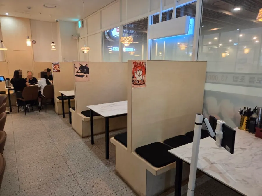Modern-style restaurant interior