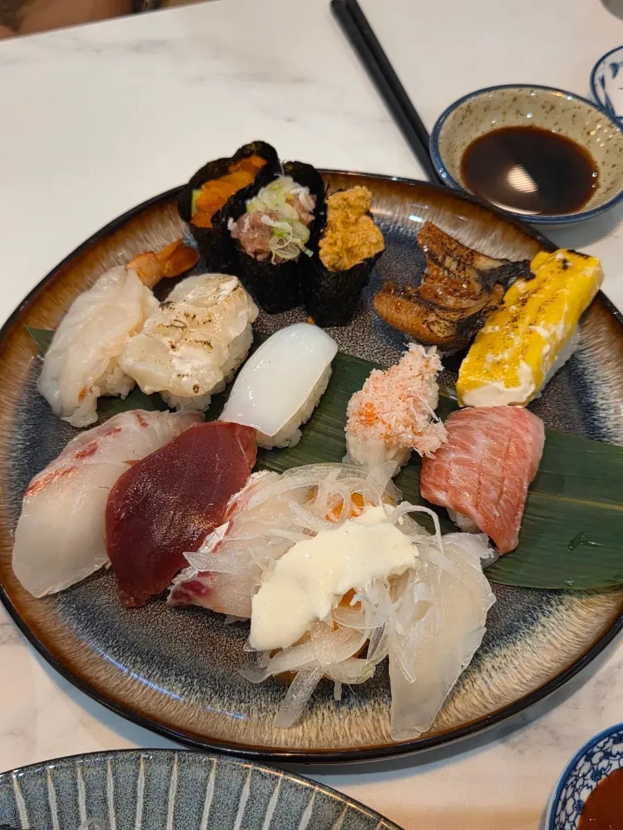 A plate of the 15-piece special sushi set