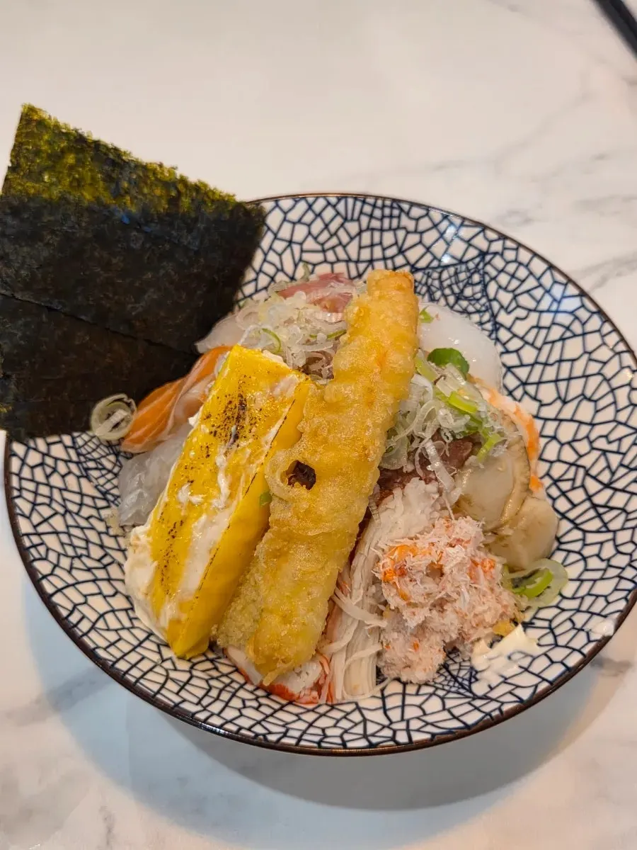 Mixed kaisendon topped with sashimi