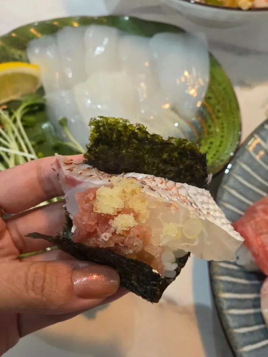 Wrapping rice and sashimi in seaweed