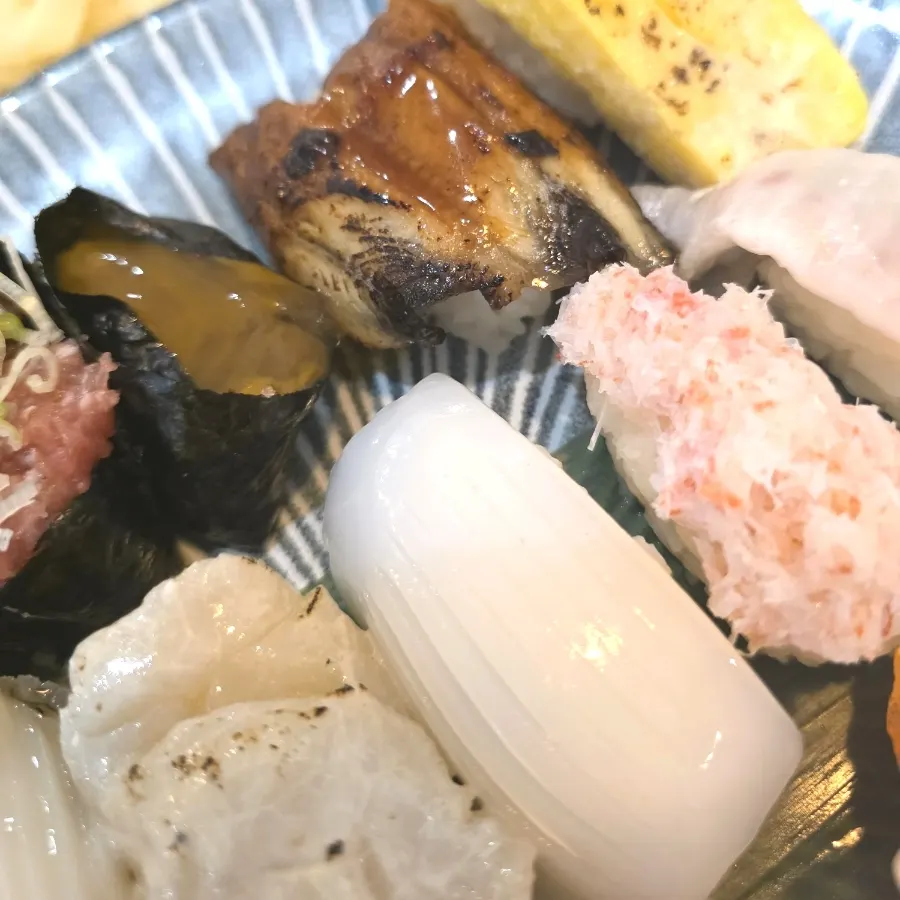 Sea urchin gunkan and sea cucumber innards gunkan
