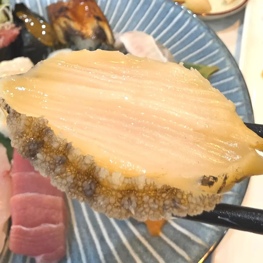 Freshwater eel and scallop sushi