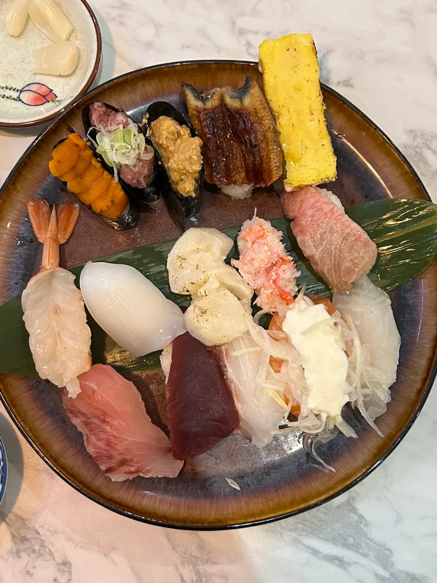 Premium 15-piece sushi set