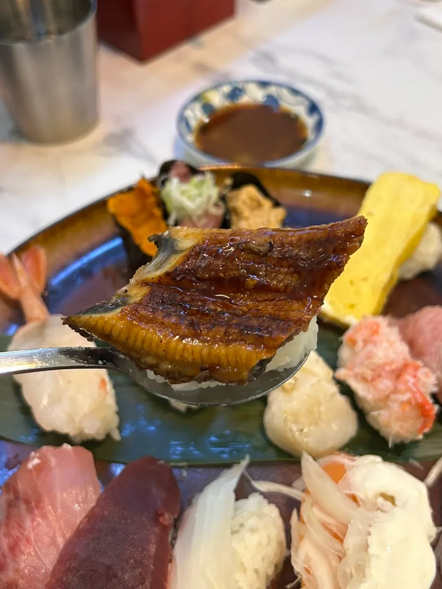 Egg sushi with a smoky aroma