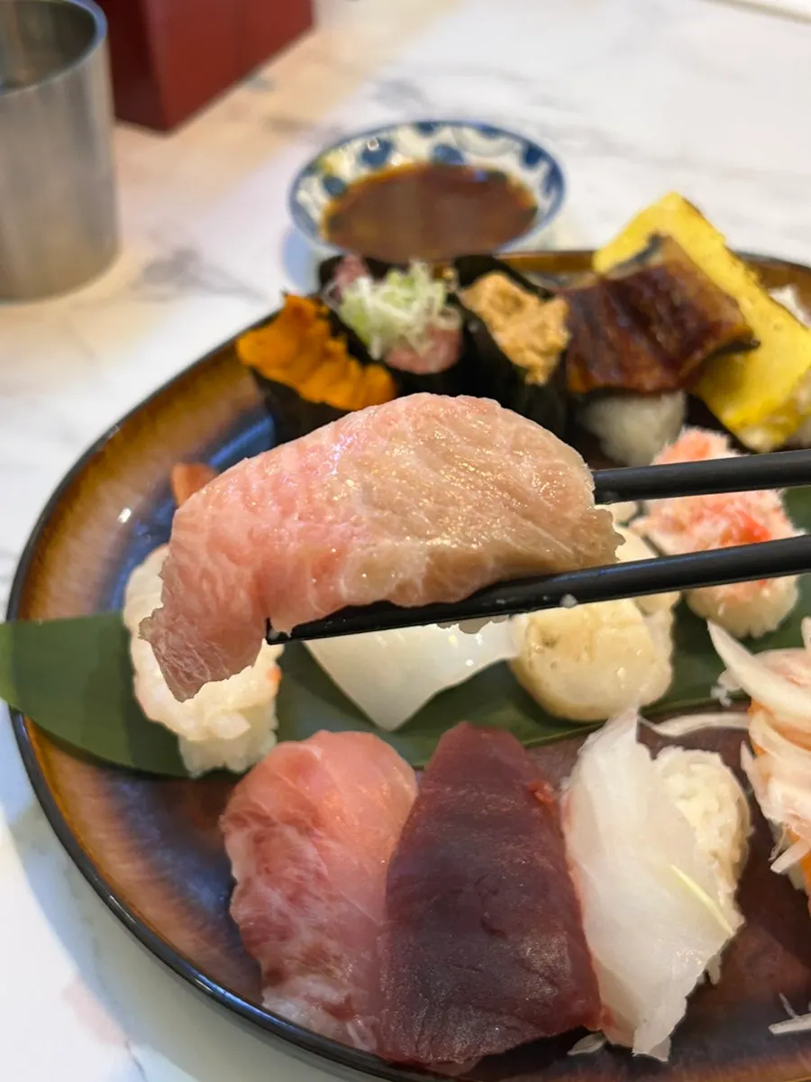 Uni gunkan sushi