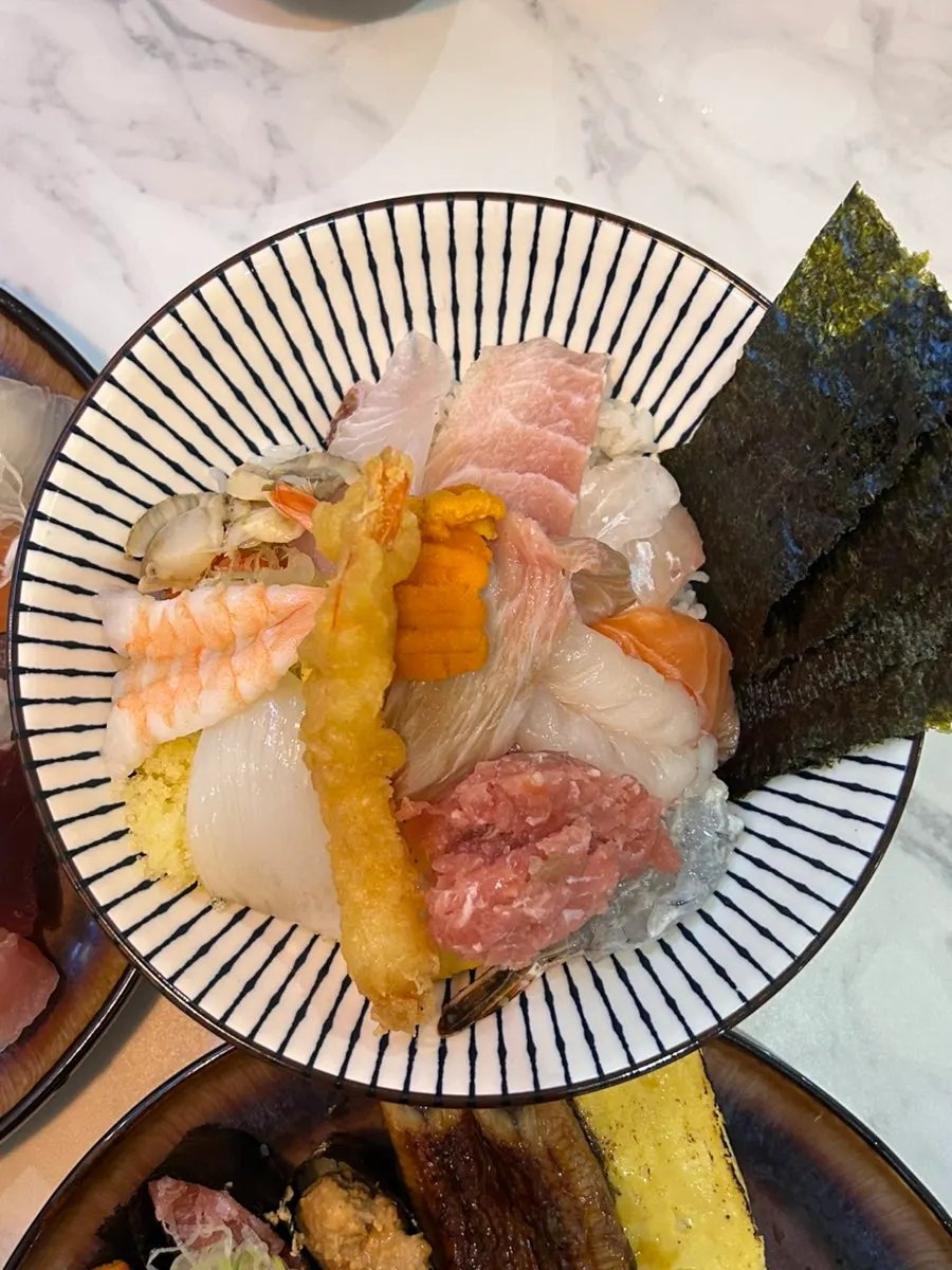 A bowl of premium kaisendon