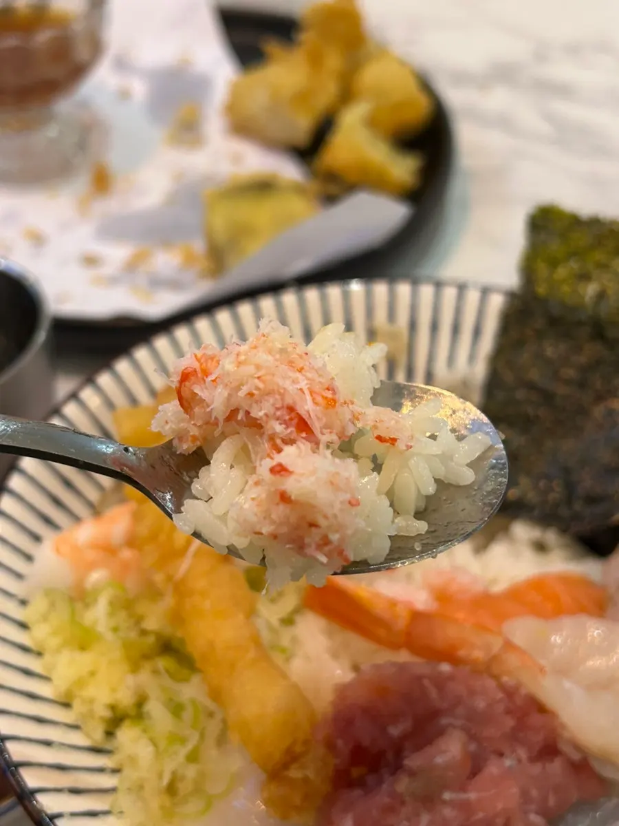 Kaisendon topped with shrimp