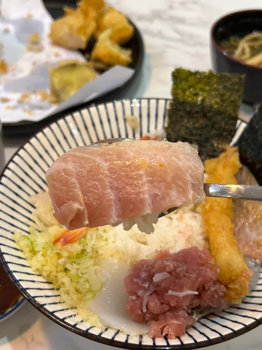 Kaisendon with crab meat, scallop, and cuttlefish
