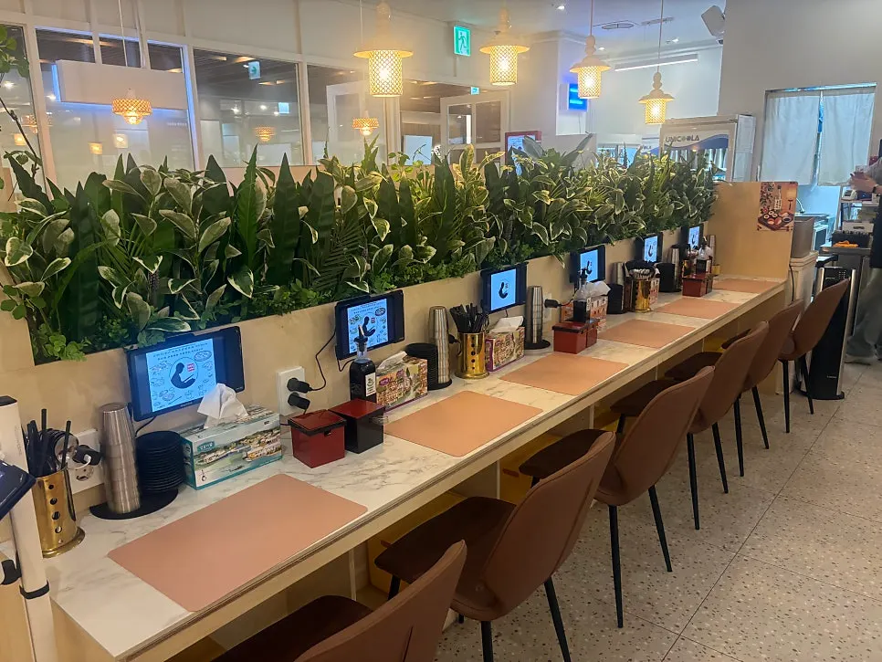 Interior of Choe Uyeong Sushiya Jongno Branch