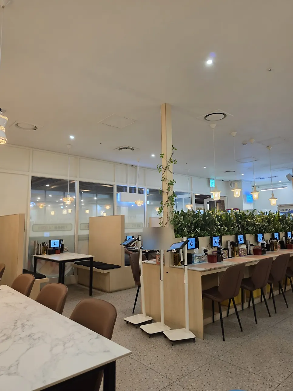 Partitioned tables inside the restaurant