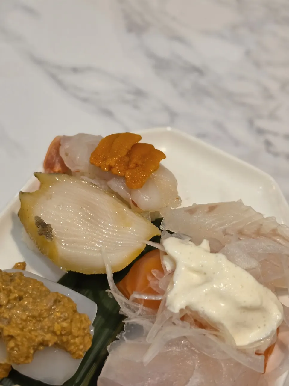Uni sushi included in the premium sushi set