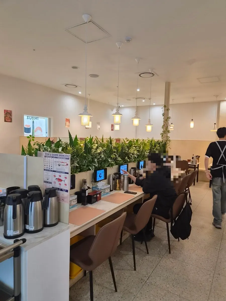 Interior atmosphere of the basement-level sushi restaurant