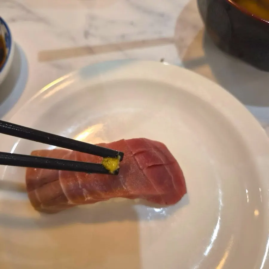 Plate of premium sushi, 17 pieces
