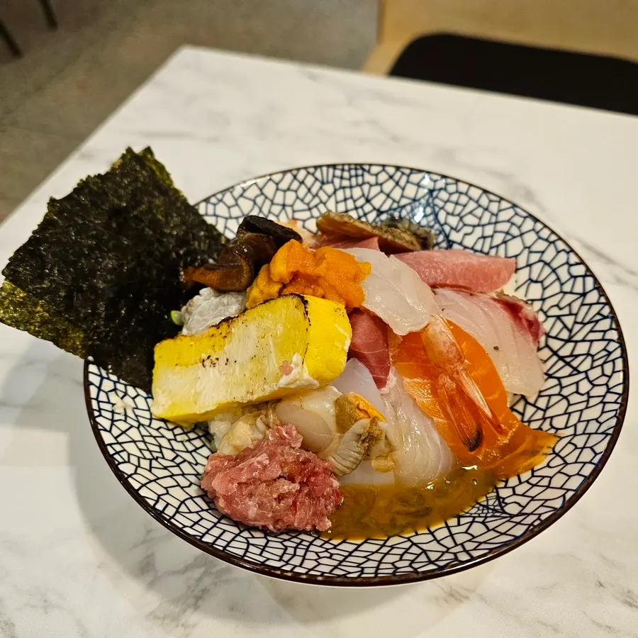 Lifting up the udon noodles