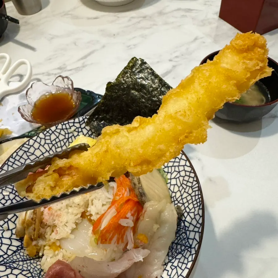 A plate of king shrimp tempura, scallop tempura, and sweet potato tempura