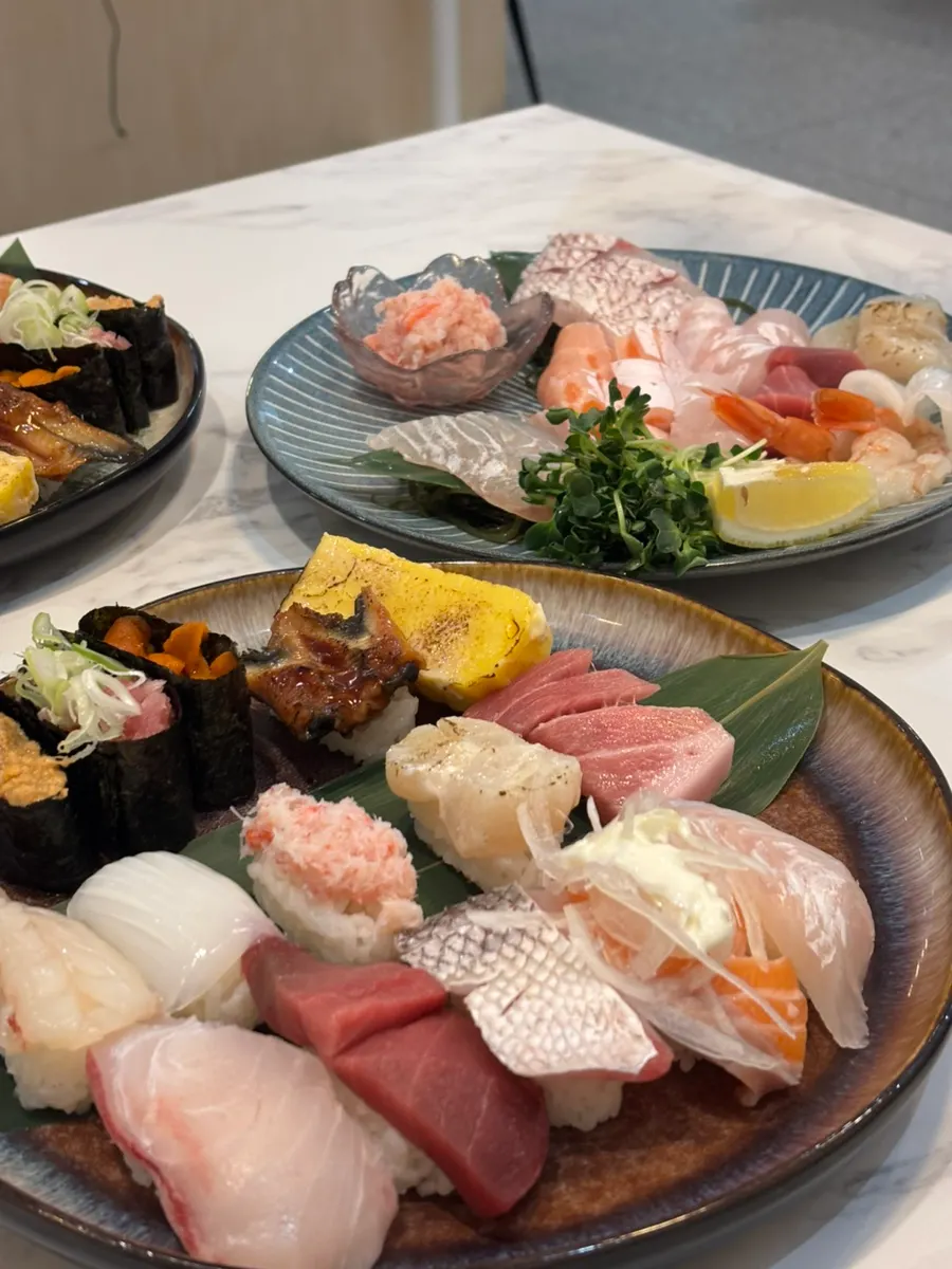 The table at Choe Uyeong Sushiya Jongno Branch after finishing the meal