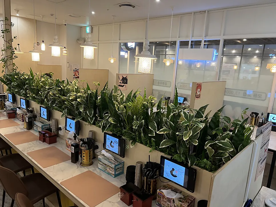 Interior of Choe Uyeong Sushiya Jongno Branch