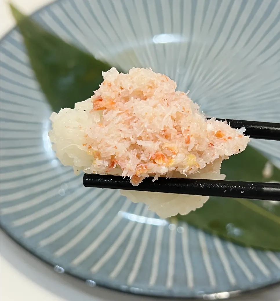 Onion-topped salmon sushi and crab sushi