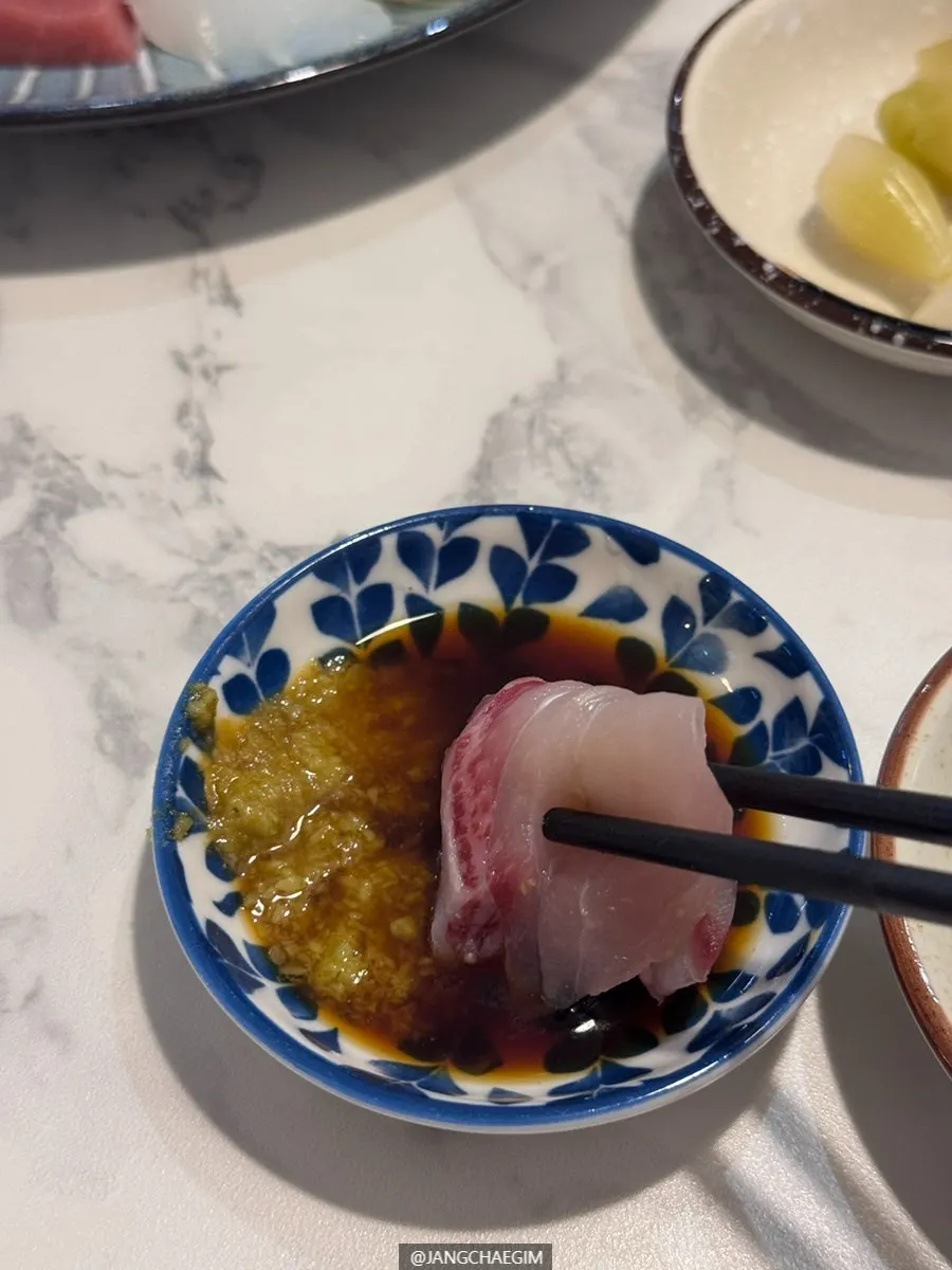 Full view of the mixed sashimi plate