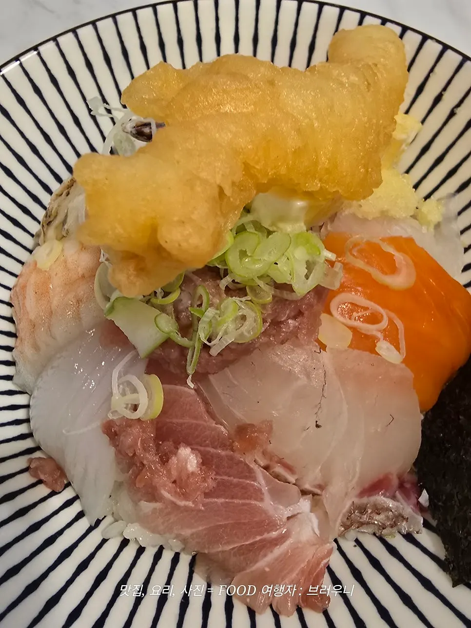 A bowl of mixed kaisendon