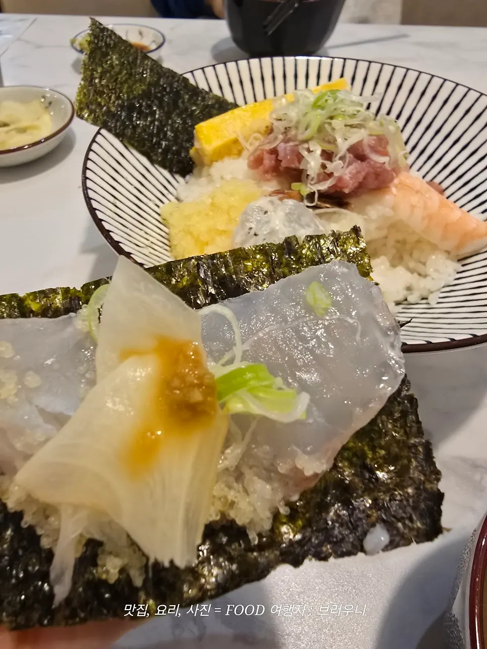Eating kaisendon with a spoon