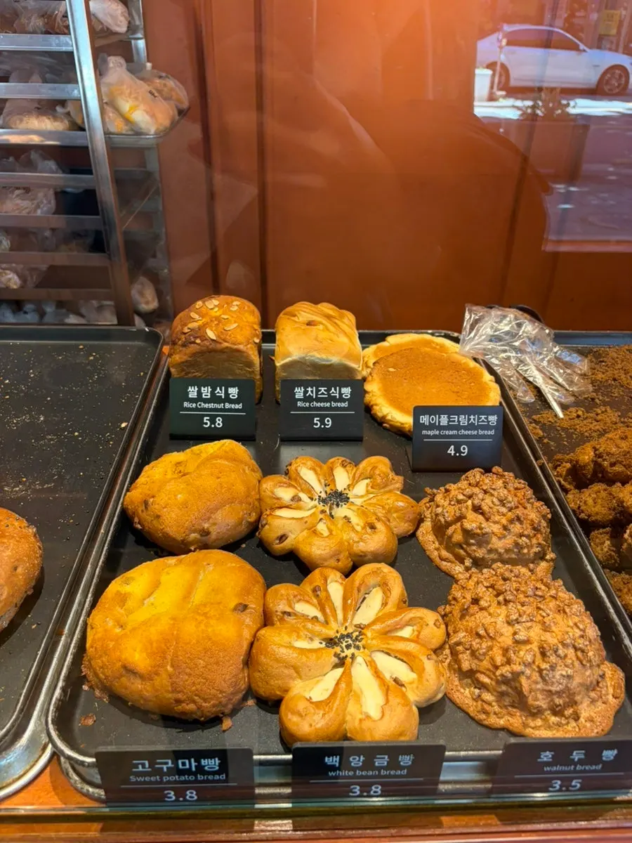 Onion bagels on display at Munhwa Bakery