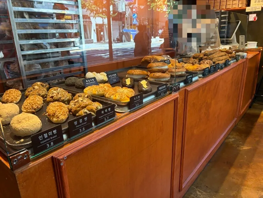 Garlic bread on display at Munhwa Bakery