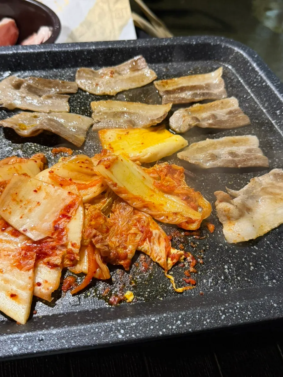 Frozen pork belly grilling together with kimchi